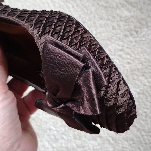 J. Renee women's dark brown satin heels. Mint condition. Size 8 - Picture 9 of 12